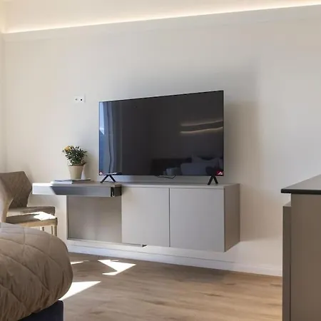 Music Apartment *
